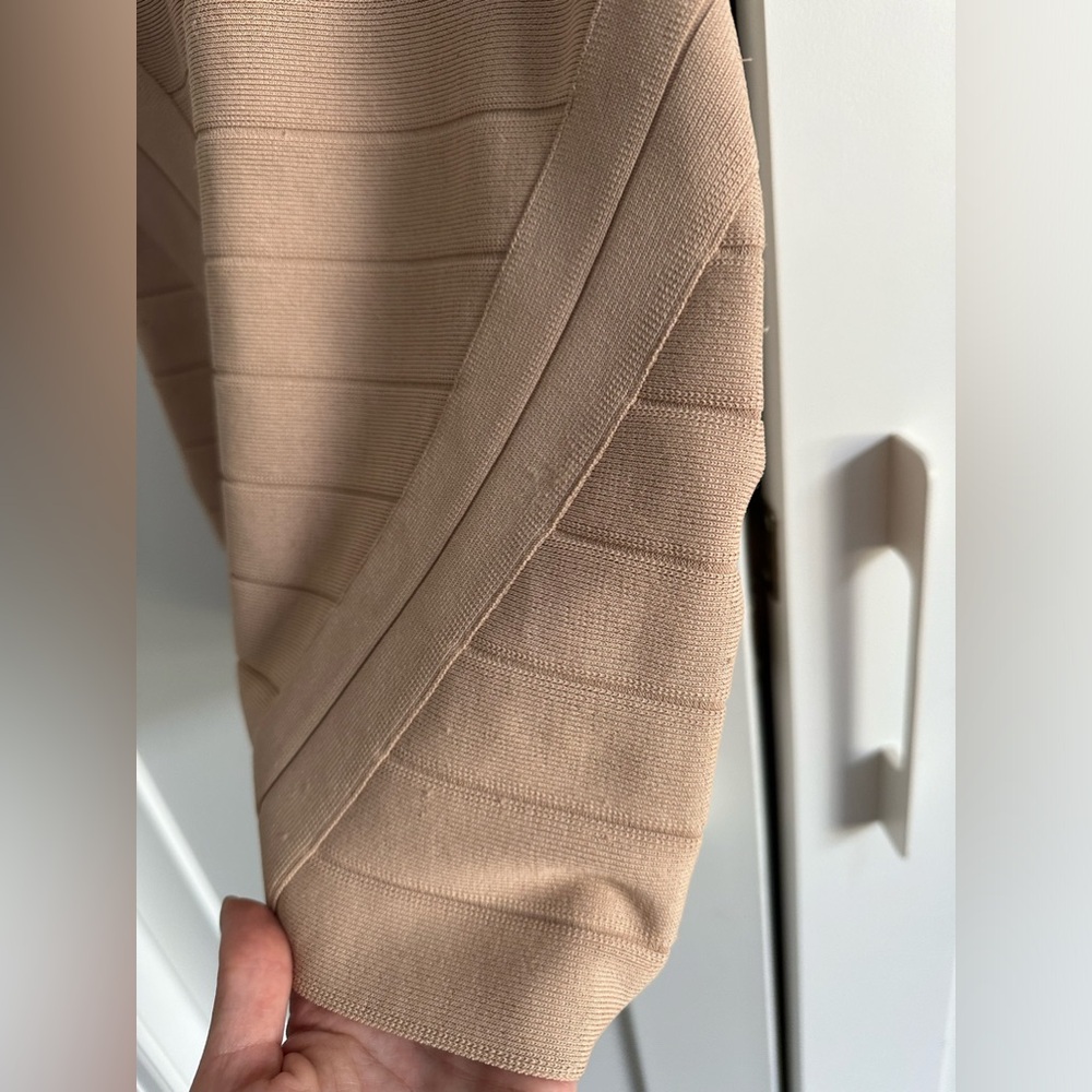 Bebe Off Shoulder Bandage Stretch Short Bodycon Mini Dress in Beige size… - Picture 5 of 8